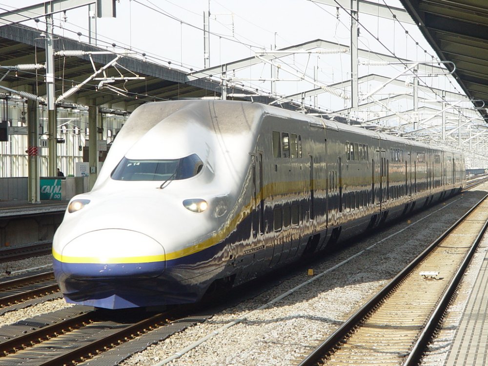 Most fans heading to Fuji Rock take the easy option and catch the Joetsu Shinkansen to/from the festival site.